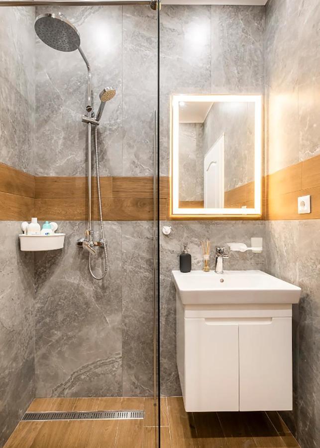 Stylish 1Bdr Central Apartment Софія Екстер'єр фото